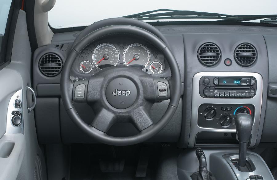  Jeep Liberty Limited 2004 года  (фото 8 из 13)